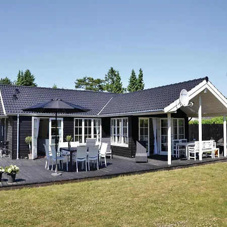Three-bedroom Holiday In Hornbak *