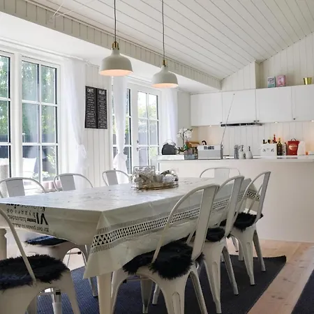 Three-bedroom Holiday In Hornbak Hornbæk