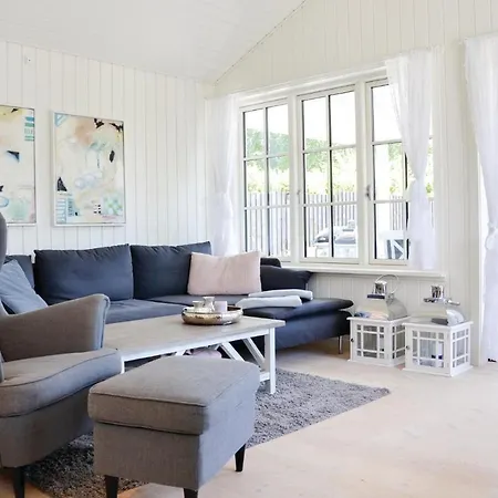 Three-bedroom Holiday In Hornbak Hornbæk