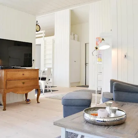 Three-bedroom Holiday In Hornbak * Hornbæk